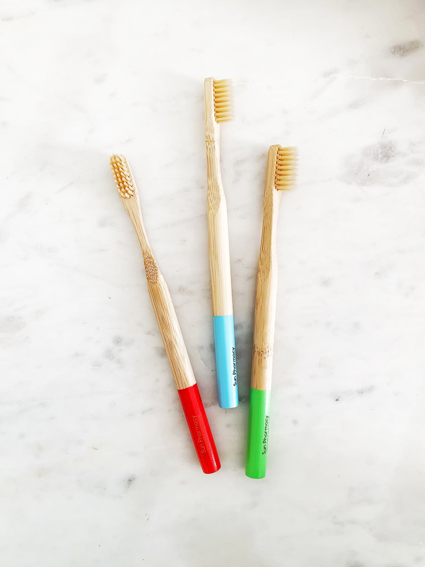 فرشاة أسنان بخشب الخيزران الطبيعي - عدة ألوان